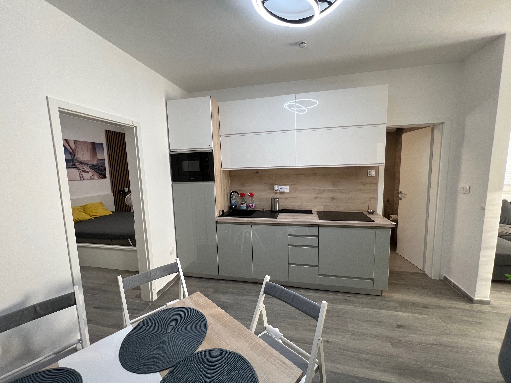 Modern konyha és étkező - Vir szigeti apartman