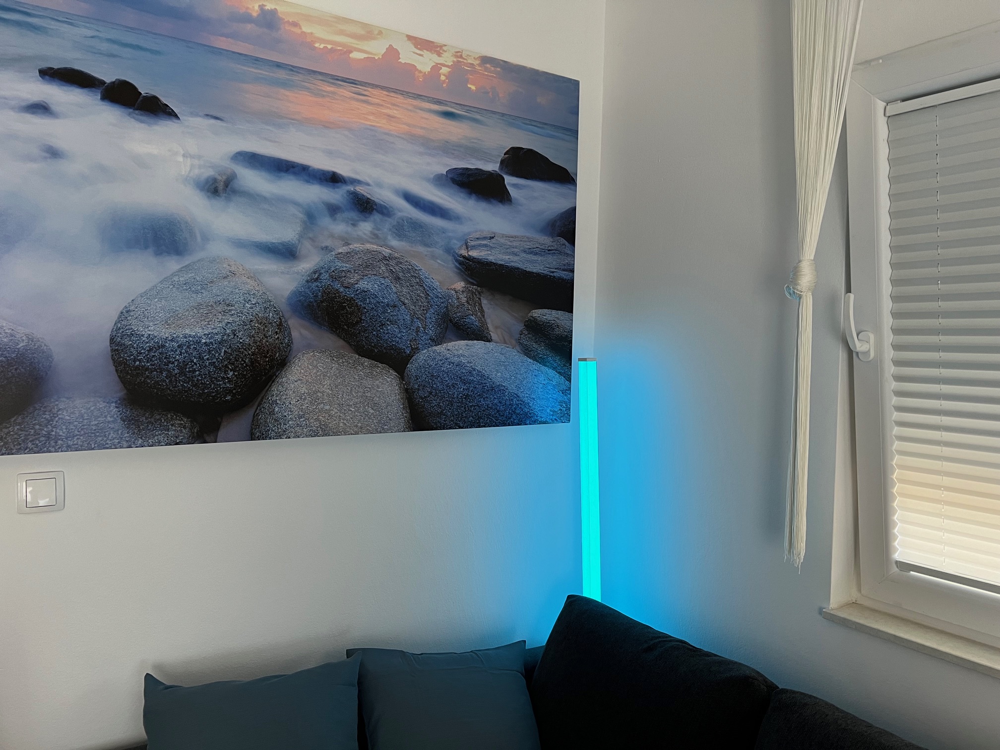 Nappali LED állólámpával